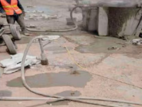 绛县水泥混凝土路面板底注浆技术 路面脱空注浆整治方案