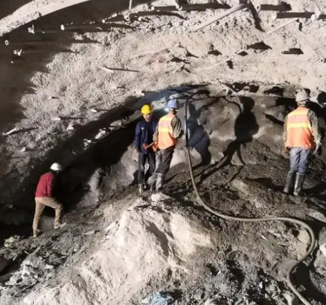 绛县拱顶带模注浆料的施工流程及注意事项